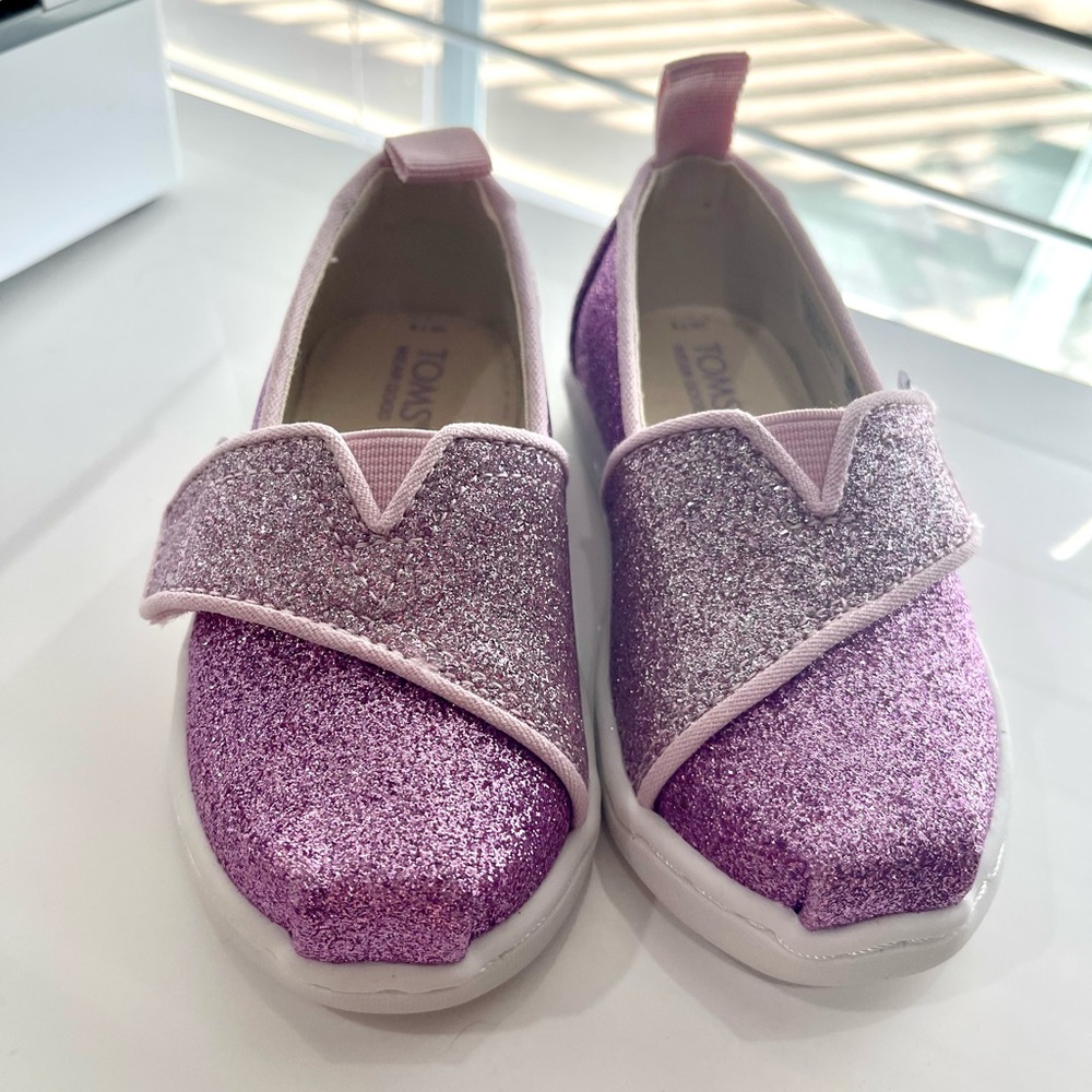Toms Pink Glitter Shoes size 5 🩷💜